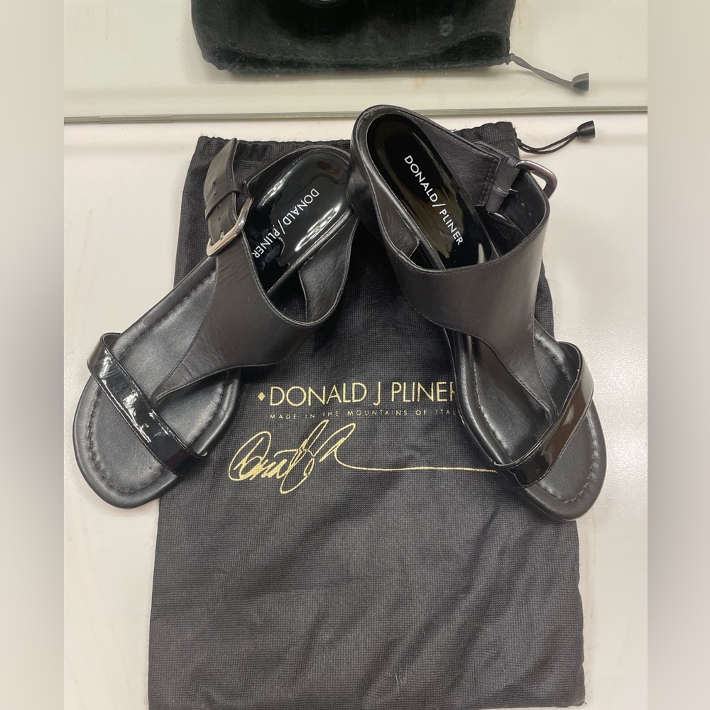 Donald J. Pliner Elegant Black wedge Sandals